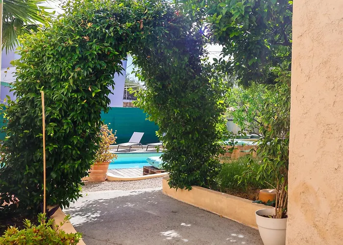 Les Hirondelles Semesterbostad